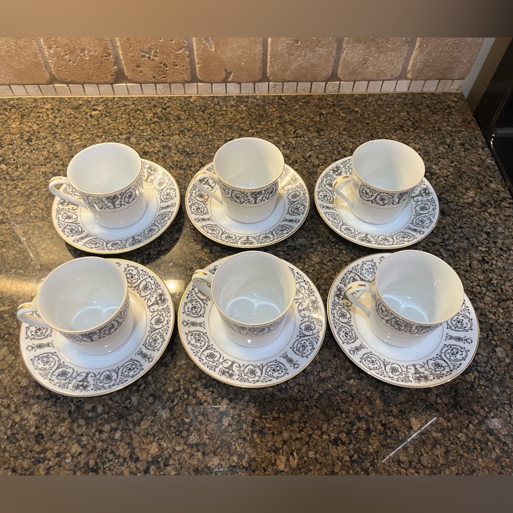 Coventry Fine China Tea Set - Picture 2 of 6